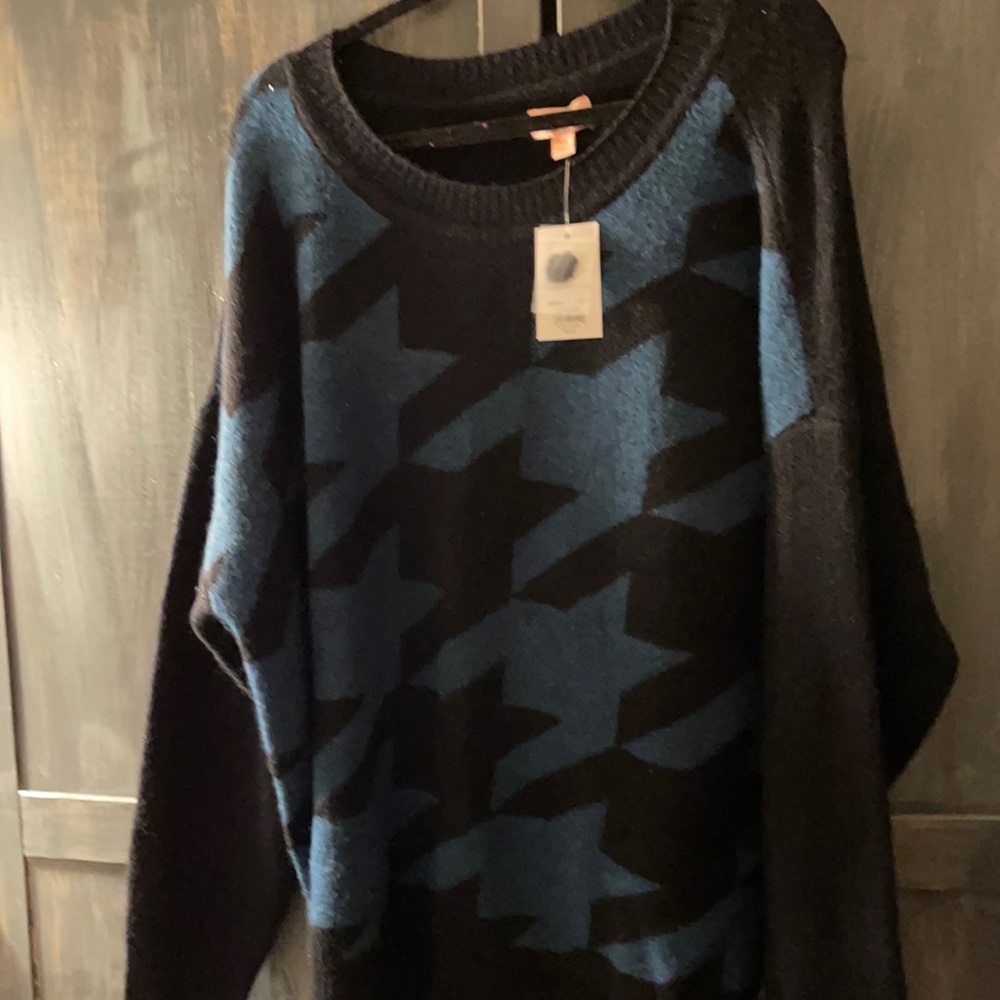 Evri Sweater, Black and Teal, Front Geometric Pattern, Back Black , NWT